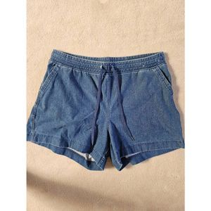 106 Uniqlo shorts, sz L